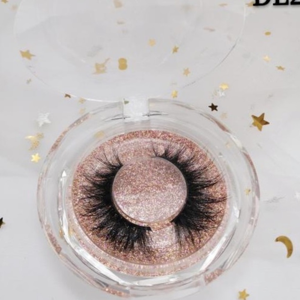Lashes!! - Picture 1 of 8